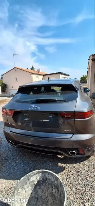 Jaguar E-Pace 2019 photo 2