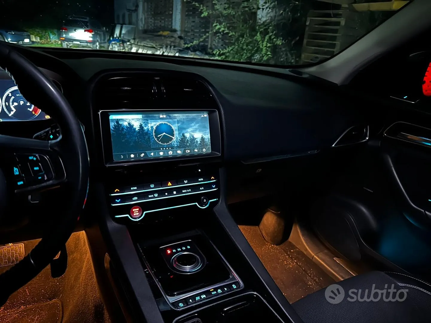Jaguar F-Pace 2018 photo 3