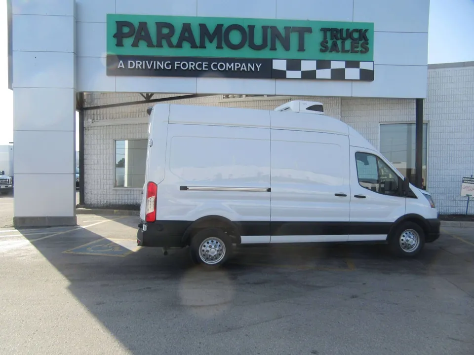 Ford Transit 2024 photo 2