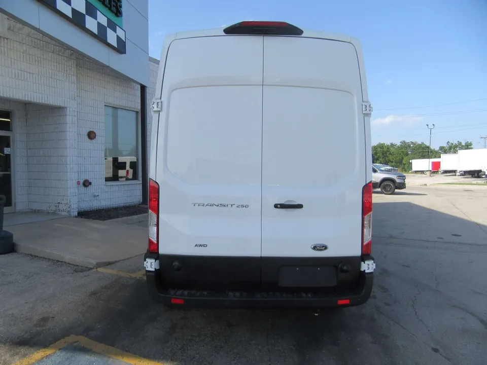 Ford Transit 2024 photo 4