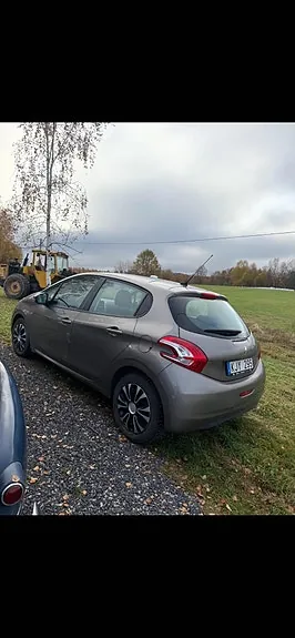 Peugeot 208 2013 photo 2