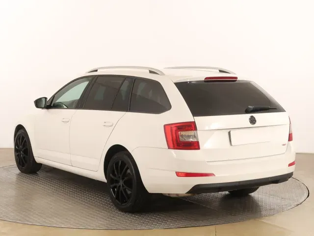 Skoda Octavia Combi 2013 photo 3