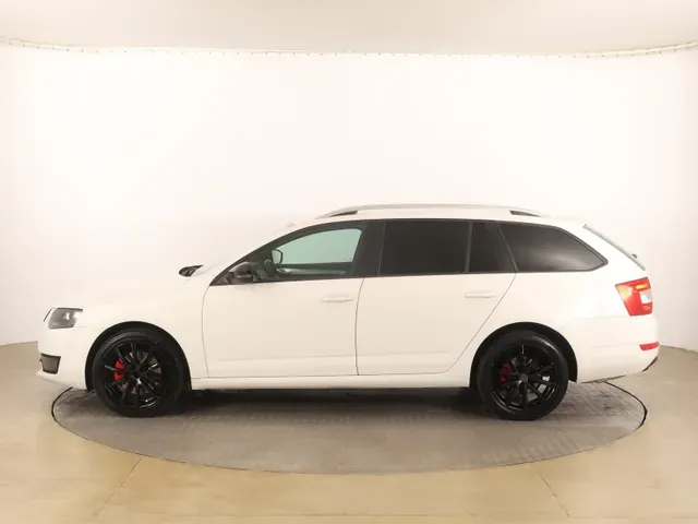 Skoda Octavia Combi 2013 photo 2
