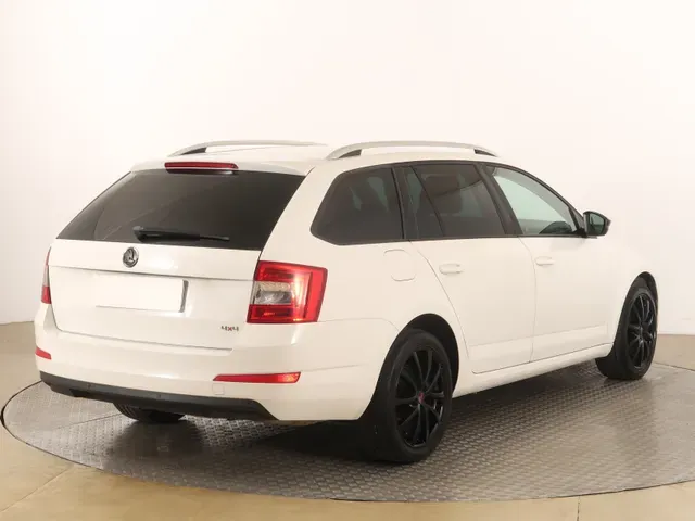 Skoda Octavia Combi 2013 photo 4