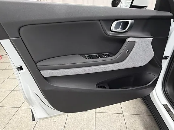 Polestar 2 2023 photo 5