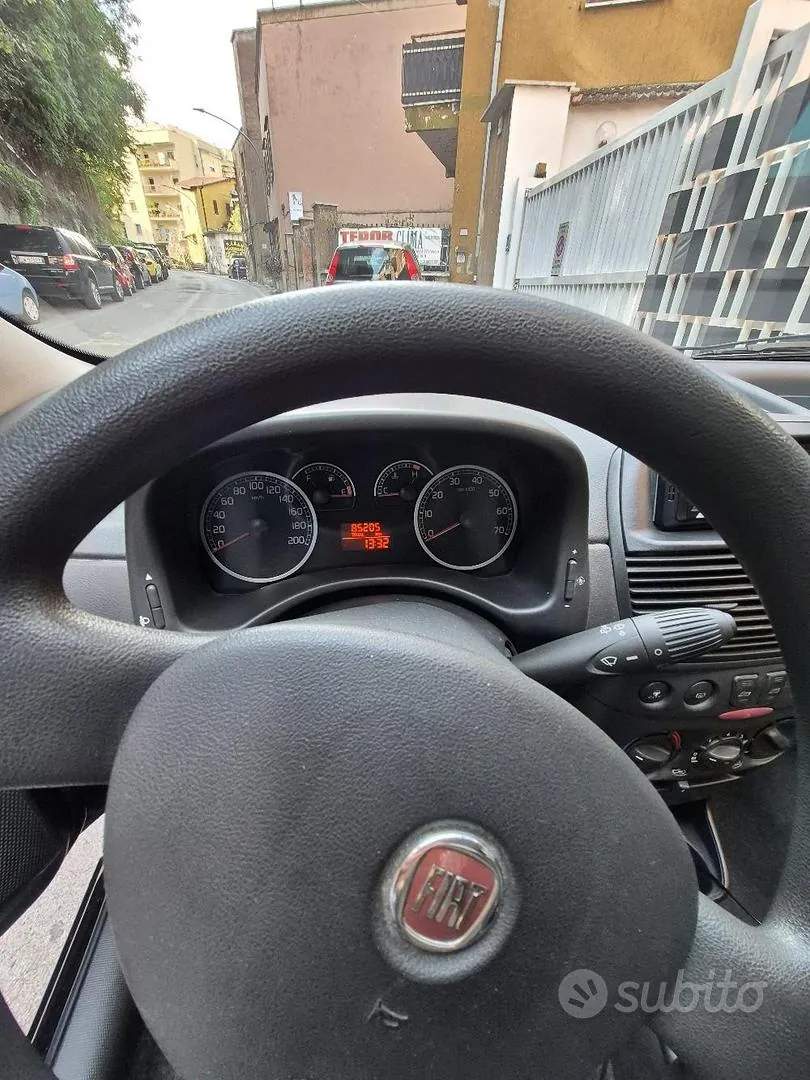Fiat Punto 2010 photo 4