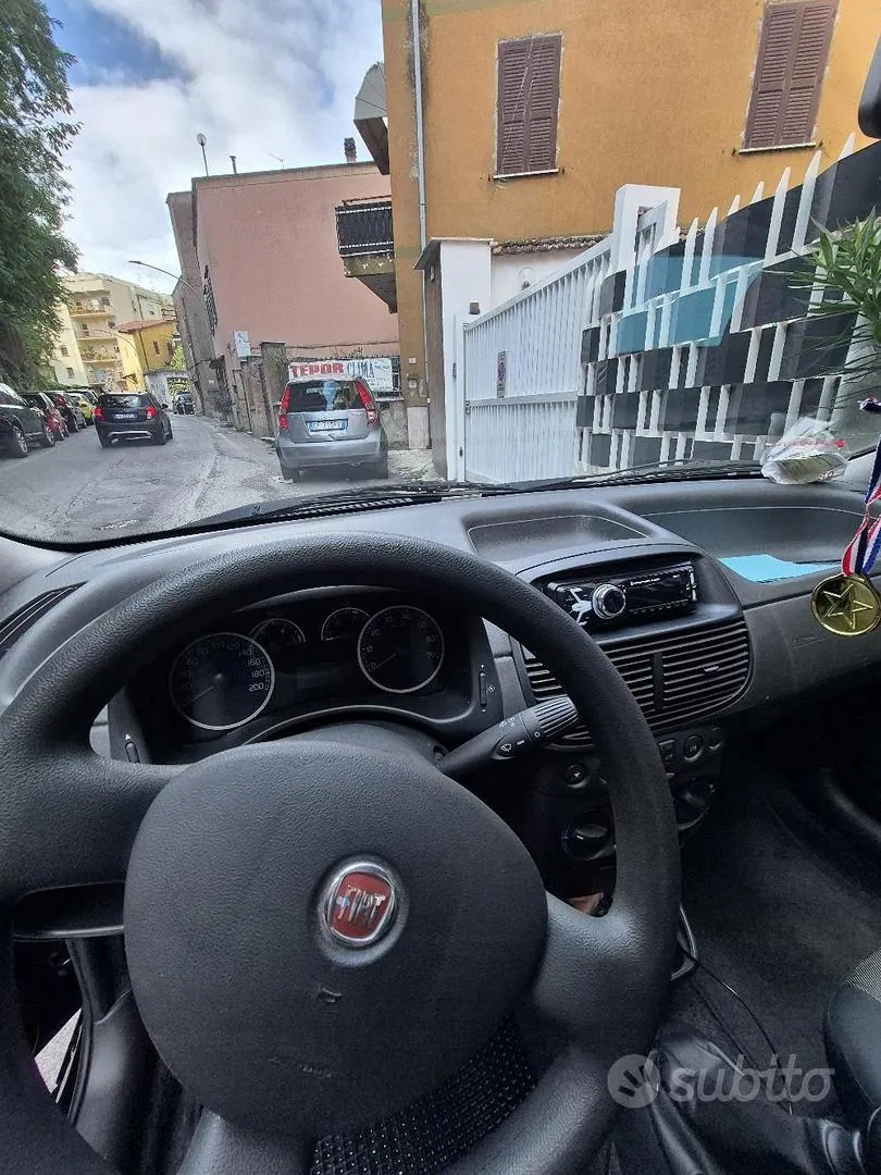 Fiat Punto 2010 photo 5