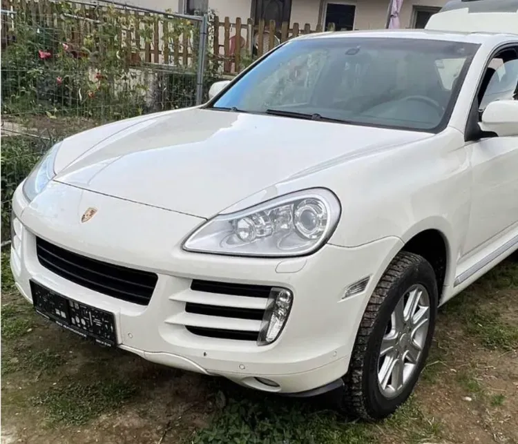 Porsche Cayenne 2010 photo 2