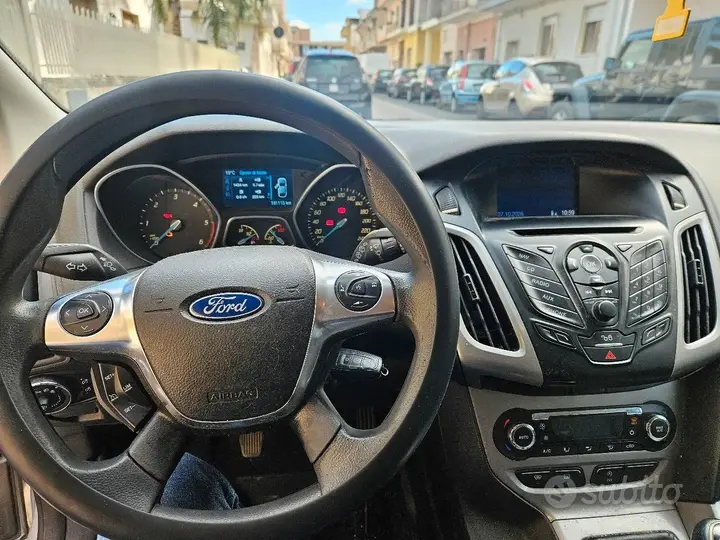 Ford Focus 2014 photo 2