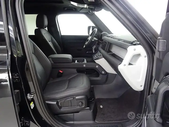 Land Rover Defender 2023 photo 3