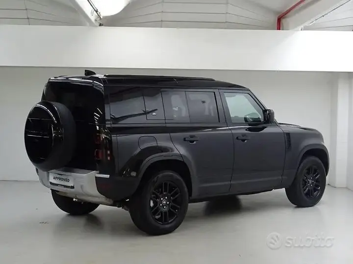 Land Rover Defender 2023 photo 2