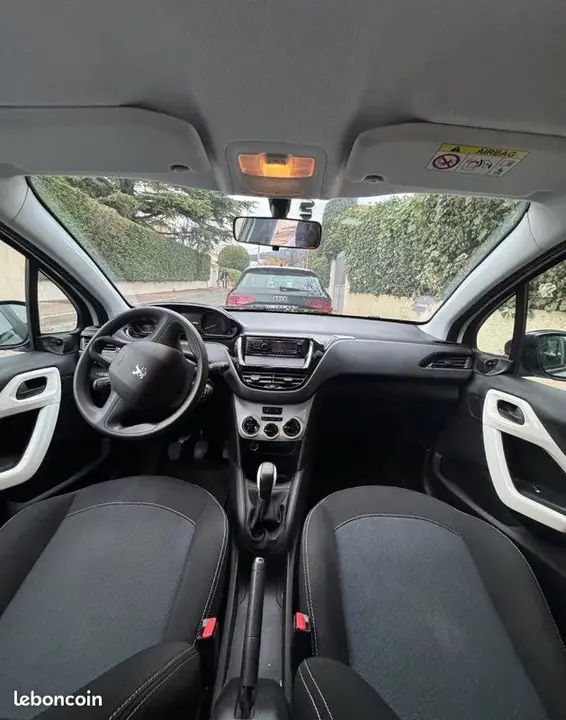 Peugeot 208 2019 photo 3