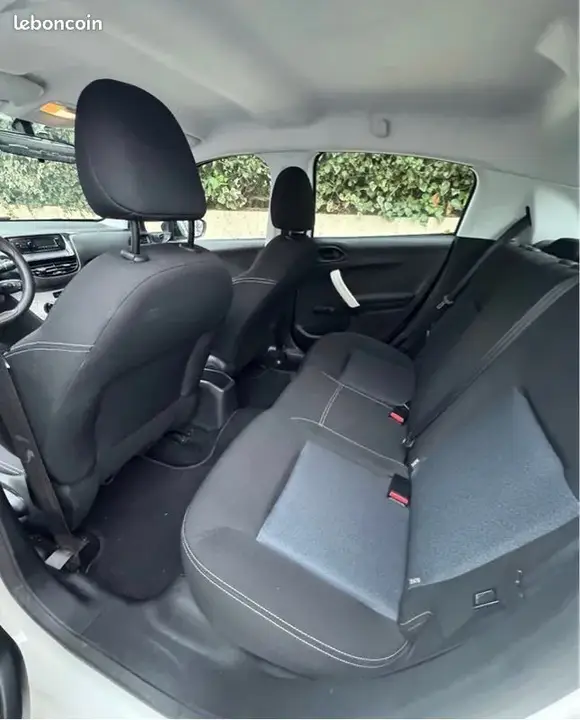 Peugeot 208 2019 photo 4