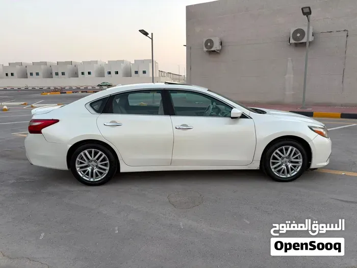 Nissan Altima 2017 photo 2