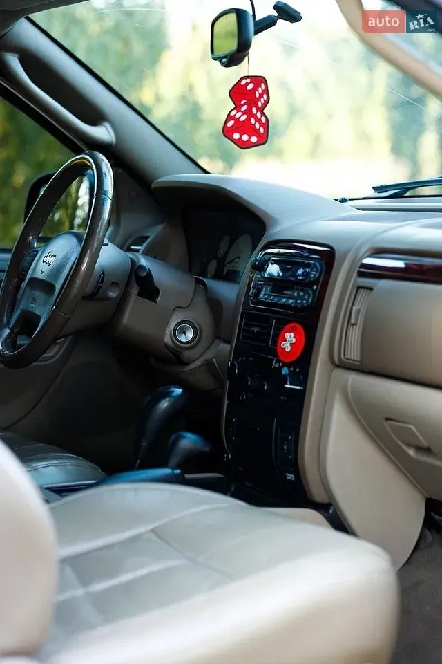 Jeep Grand Cherokee 2005 photo 2