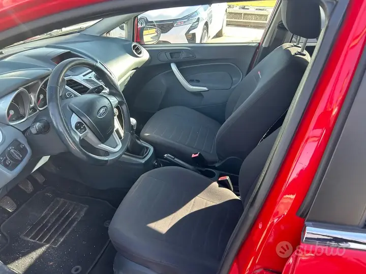 Ford Fiesta 2011 photo 4