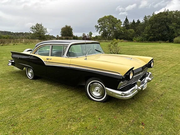 Ford Fairlane 1957 photo 2