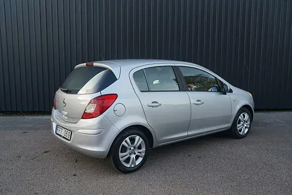 Opel Corsa 2013 photo 2