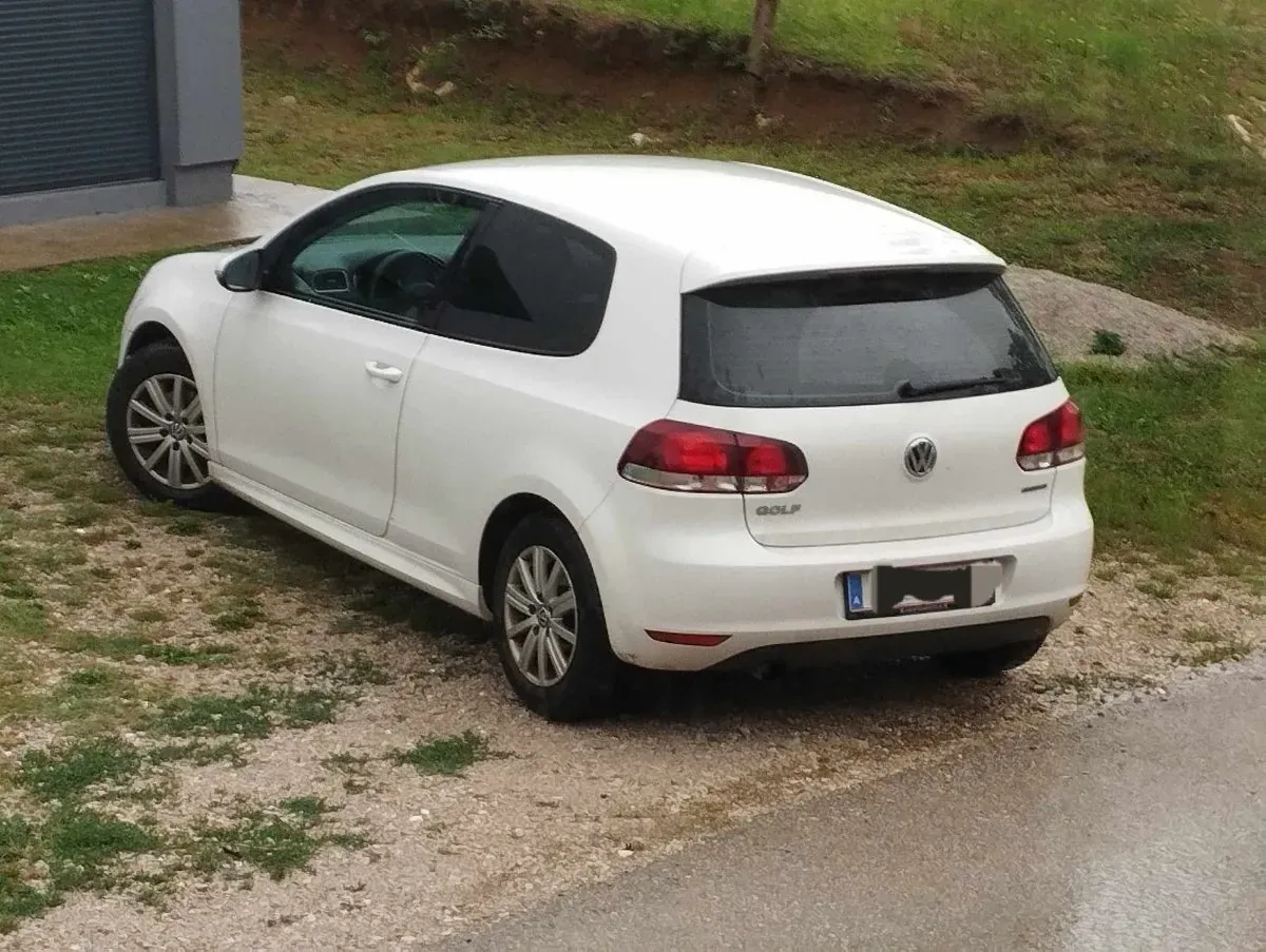 Volkswagen Golf 2012 photo 2