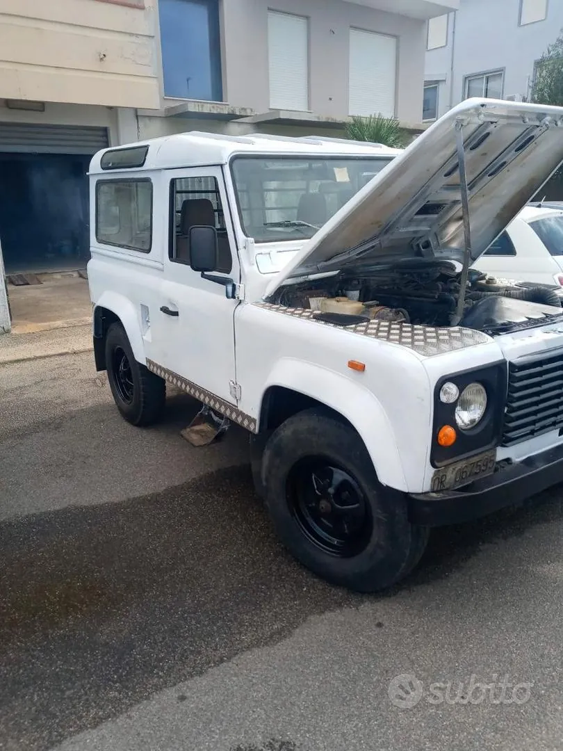 Land Rover Defender 90 1988 photo 4