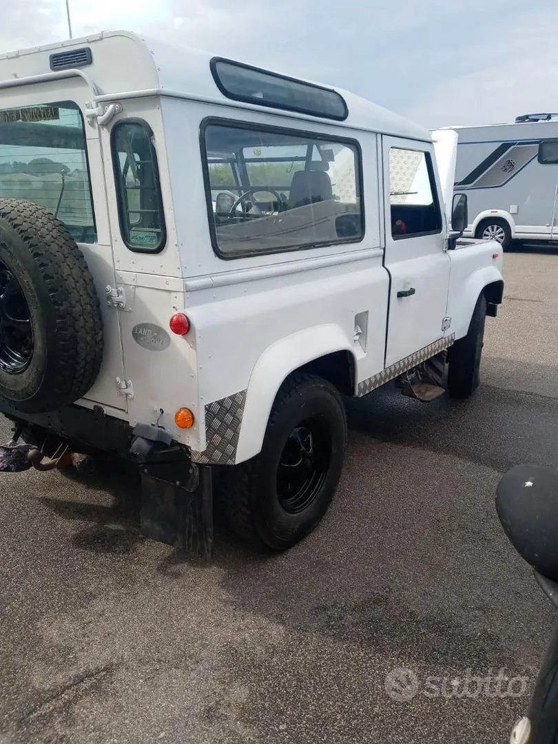 Land Rover Defender 90 1988 photo 3