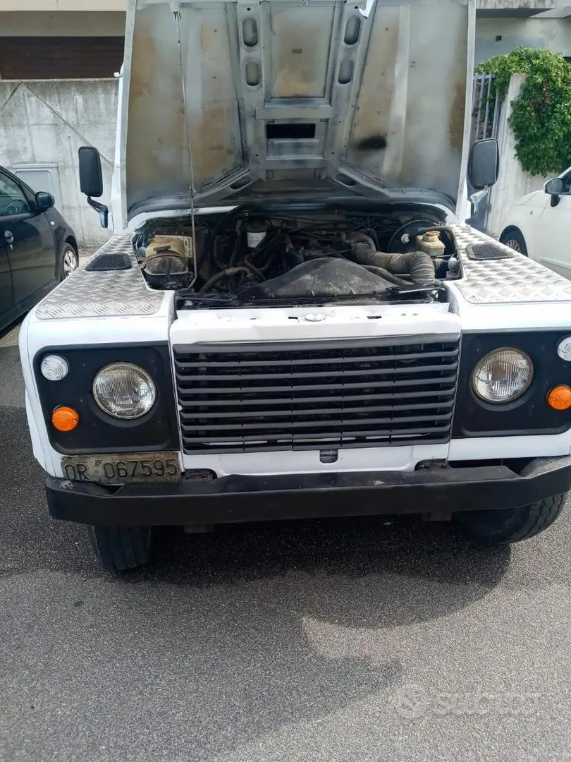 Land Rover Defender 90 1988 photo 2