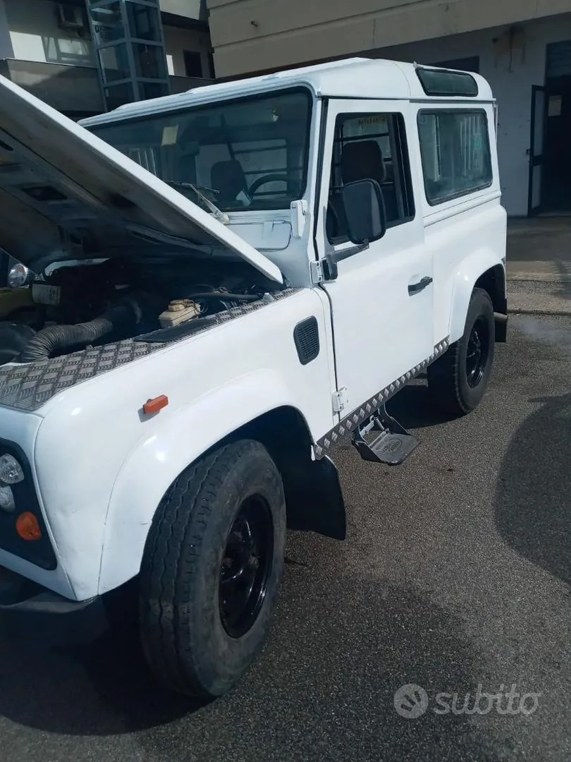 Land Rover Defender 90