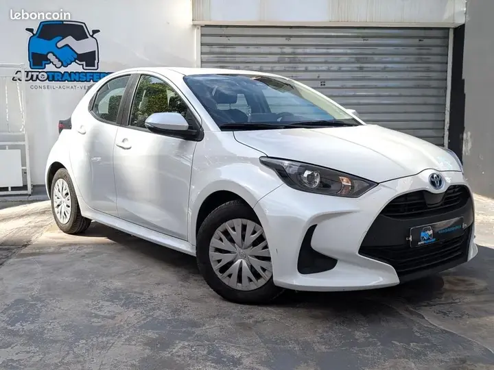 Toyota Yaris 2023 photo 2