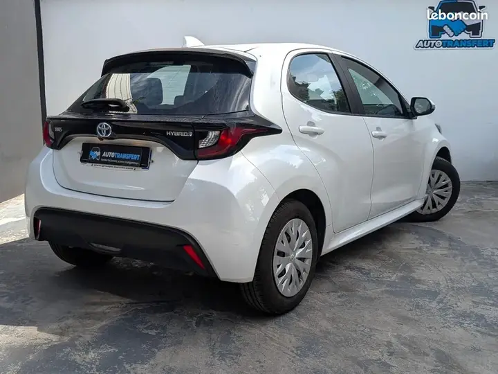 Toyota Yaris 2023 photo 3