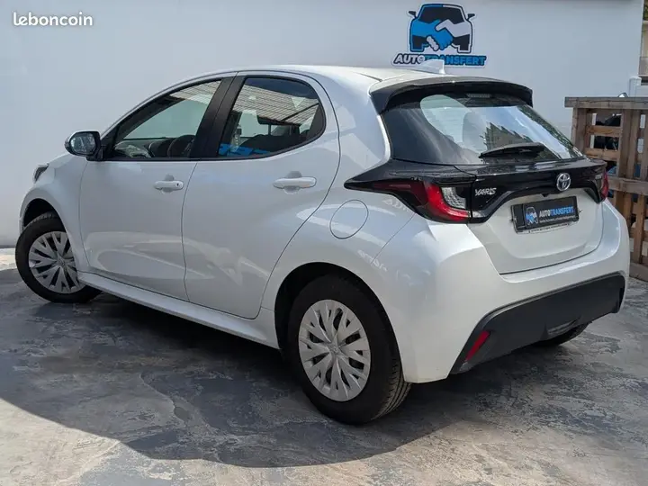 Toyota Yaris 2023 photo 4
