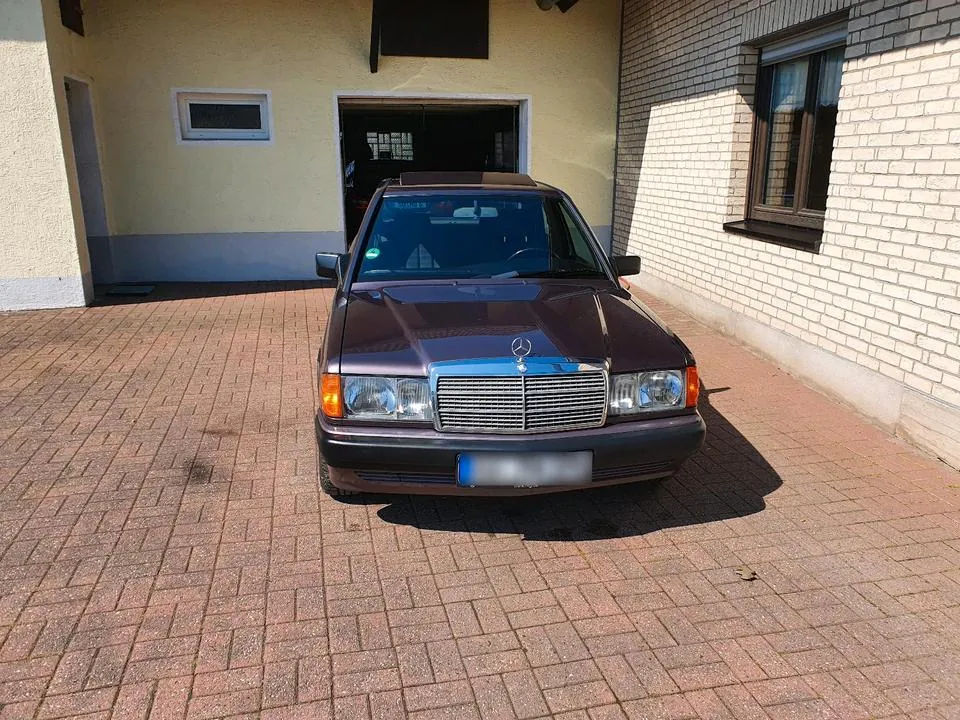 Mercedes-Benz 190 E