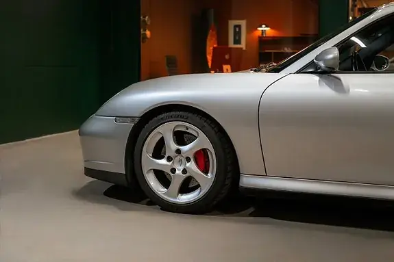Porsche 911 Carrera 2004 photo 5