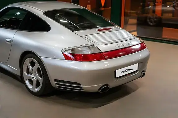 Porsche 911 Carrera 2004 photo 4