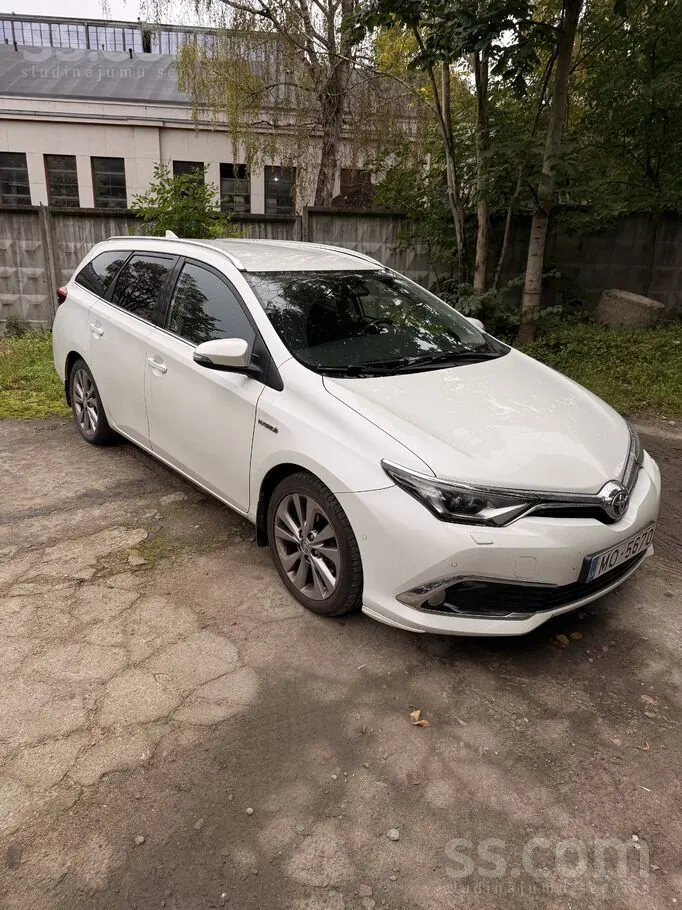 Toyota Auris 2016 photo 2