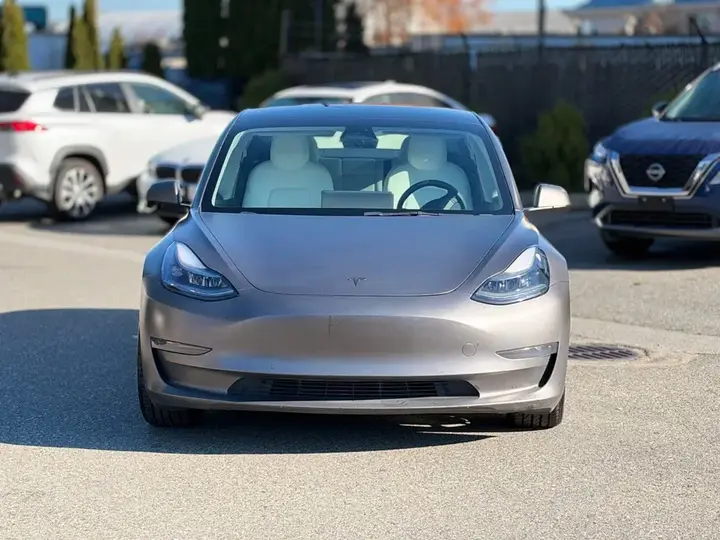 Tesla Model 3 2021 photo 2