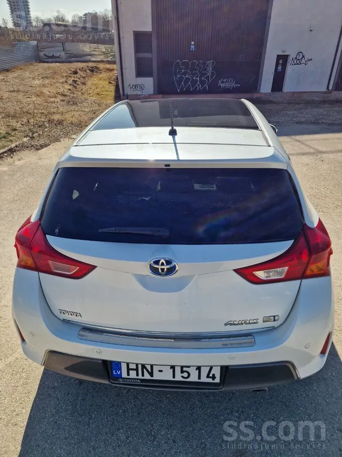 Toyota Auris 2013 photo 2