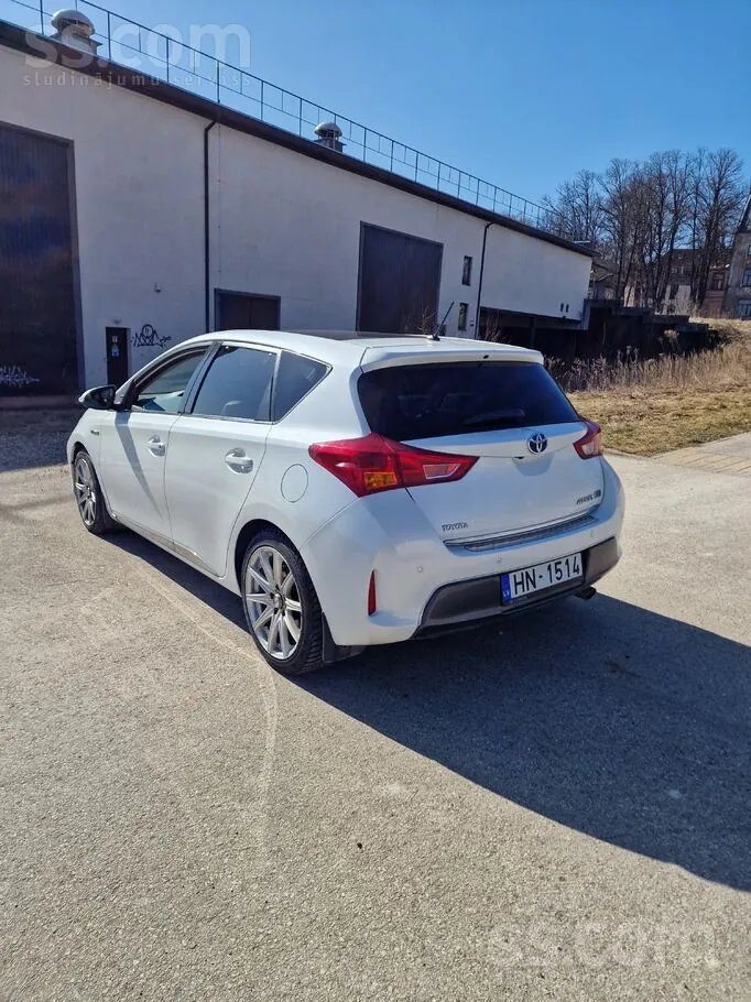 Toyota Auris 2013 photo 5
