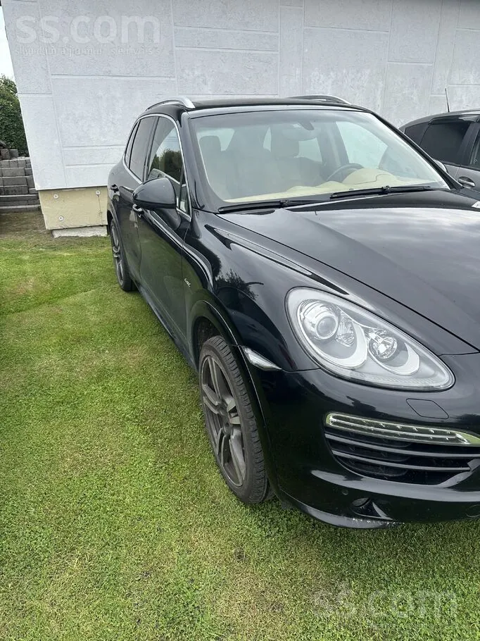 Porsche Cayenne 2013 photo 2