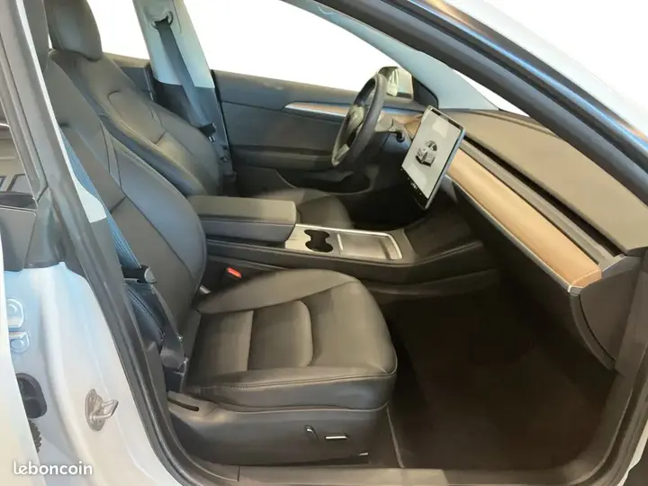 Tesla Model 3 2023 photo 4