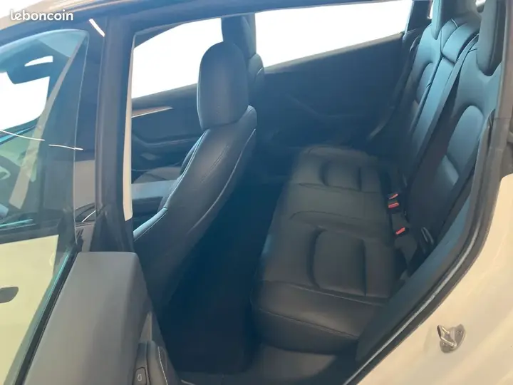 Tesla Model 3 2023 photo 5
