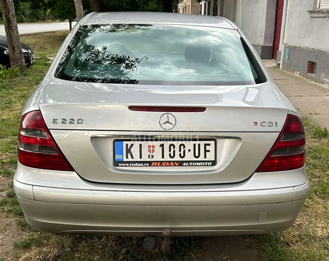 Mercedes-Benz E 220 2003 photo 4