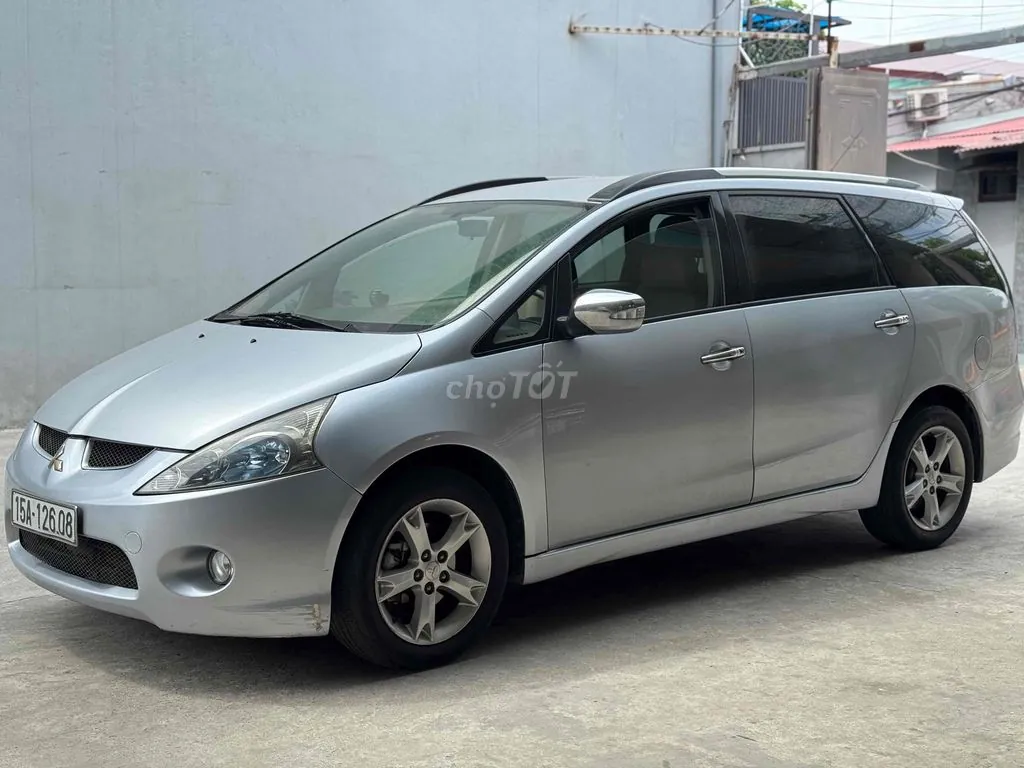 Mitsubishi Grandis 2008 photo 4