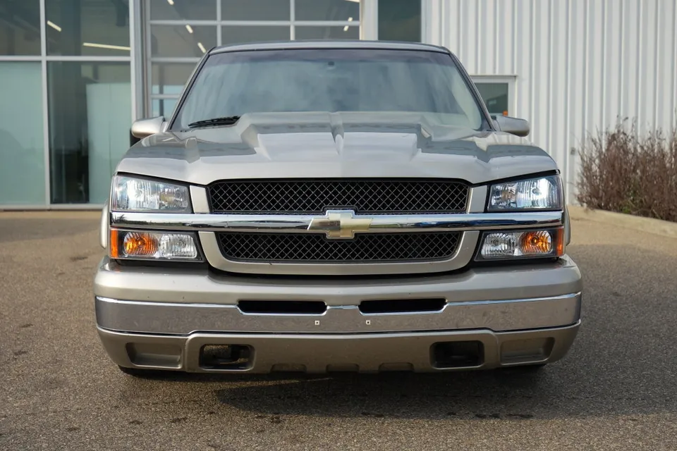 Chevrolet Silverado 2003 photo 2