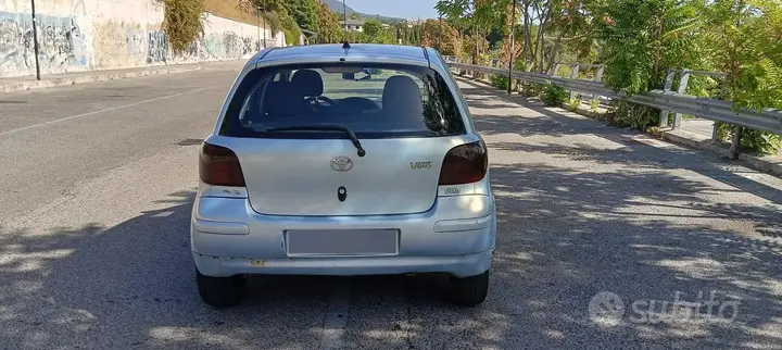 Toyota Yaris 2004 photo 2