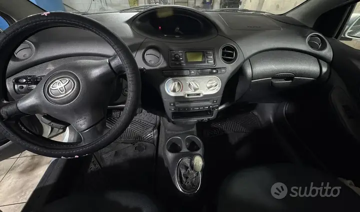 Toyota Yaris 2004 photo 5