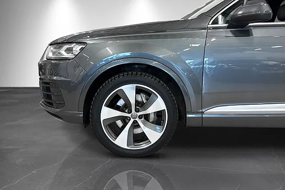 Audi Q7 2016 photo 2