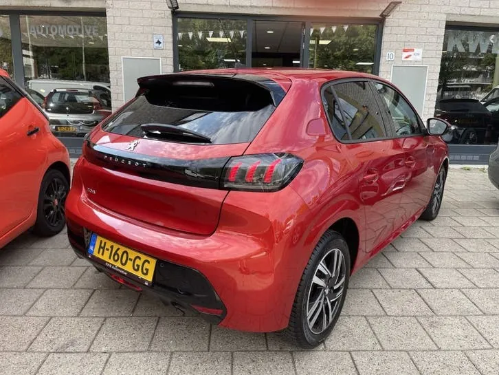 Peugeot 208 2020 photo 3
