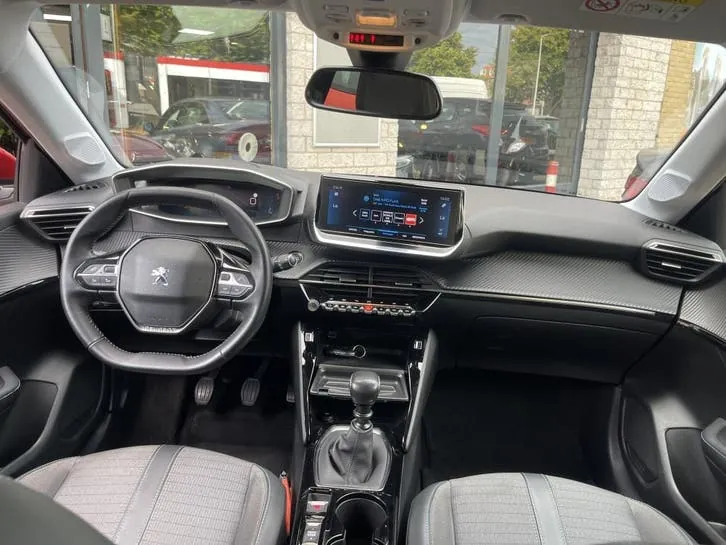 Peugeot 208 2020 photo 2