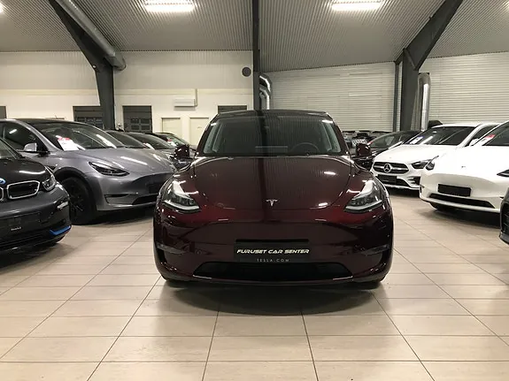 Tesla Model Y 2024 photo 2