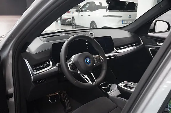 BMW Ix1 2026 photo 4